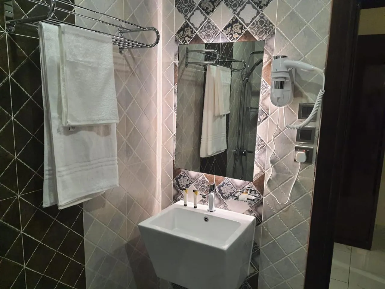 Violet Rose Aprit Hotel DDjeddah